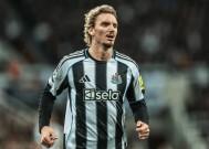 体育赛事APP-切尔西客场战胜纽卡斯尔，豪取三分(切尔西客场战胜纽卡斯尔,豪取三分球)