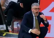 iOS体育APP-华姆联客场比赛中遭遇连败，保级形势严峻(bf同好会v10汉化版)