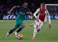 移动体育直播-包含阿贾克斯客场以比大胜，创下本赛季最大比分胜利的词条