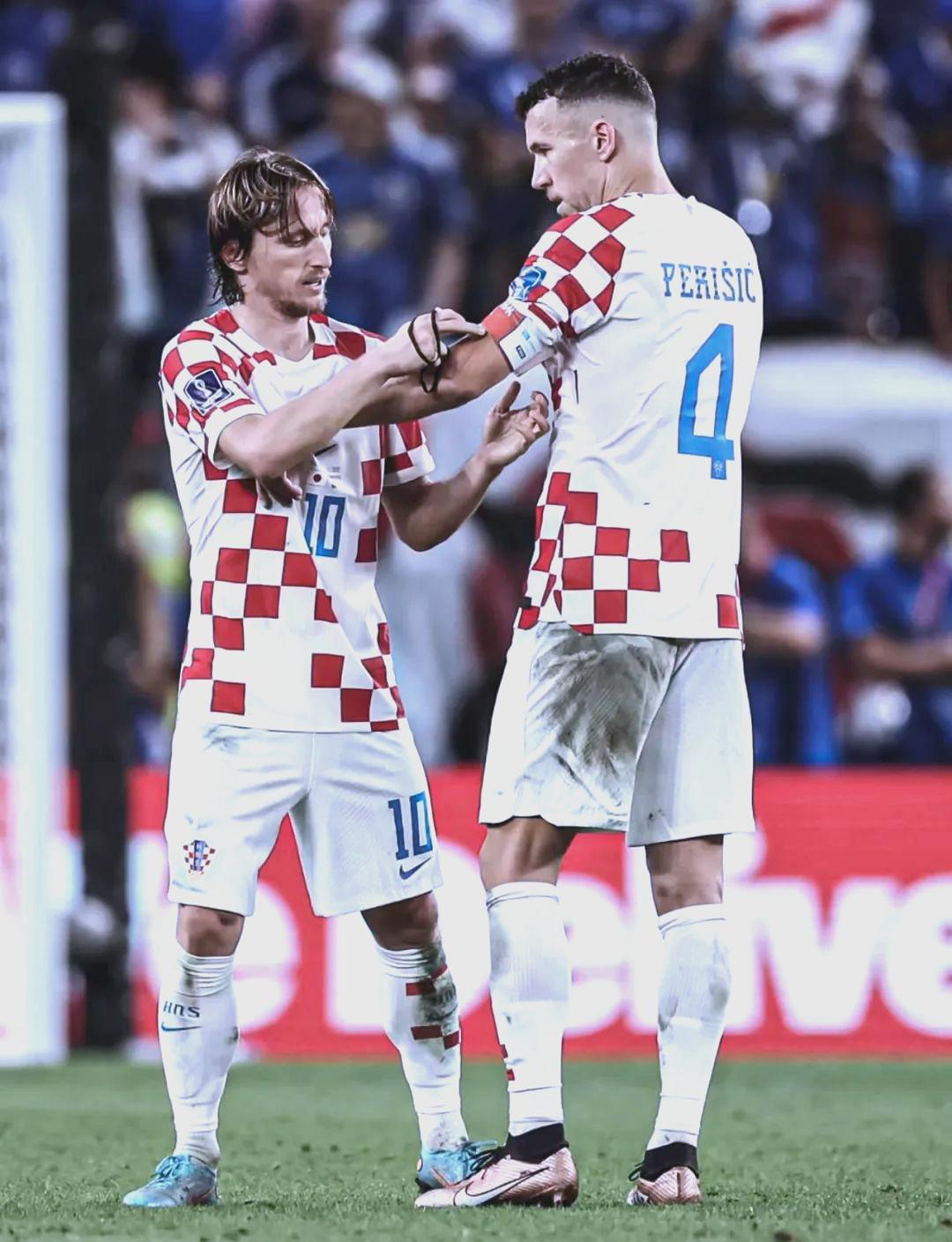 包含克罗地亚队在比赛中展现出强大实力，晋级八强的词条