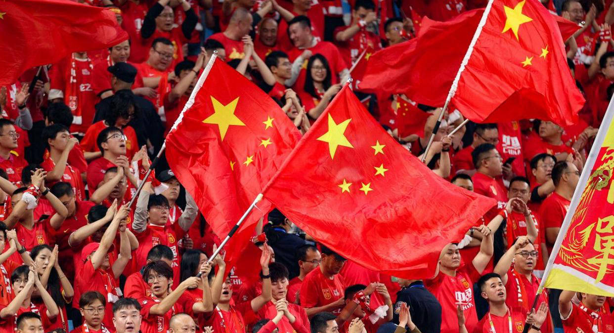 中国足球掀起热潮，球迷期待登上世界杯巅峰的简单介绍